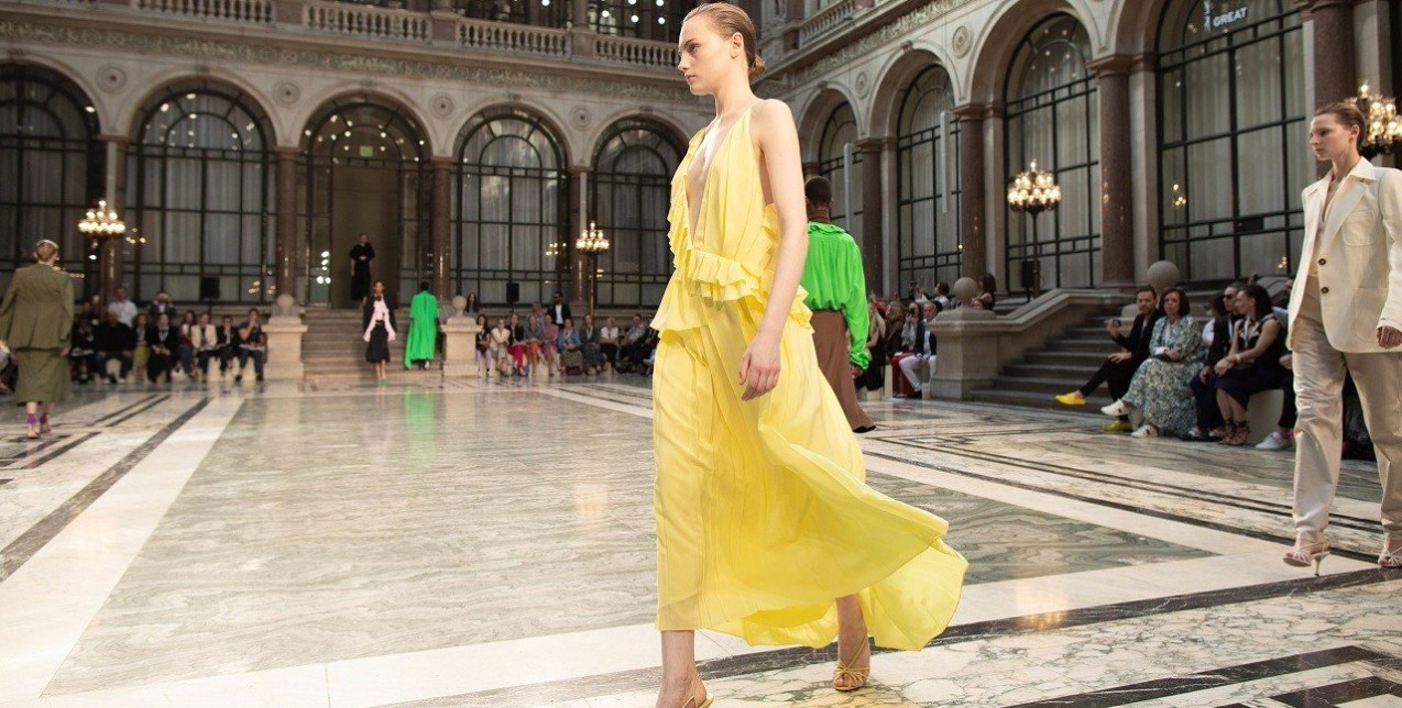 Δυναμική έναρξη της London Fashion Week με το απίστευτο show της Victoria Beckham 