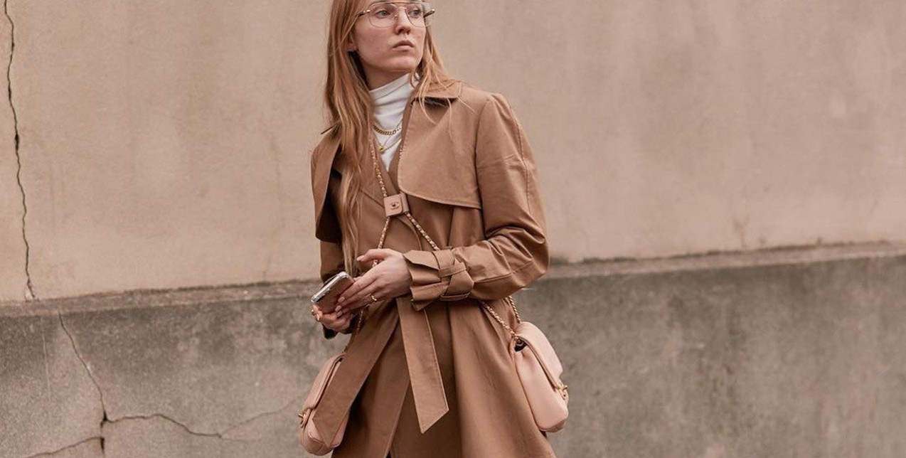 Είναι η εποχή της καμπαρντίνας κι εμείς βρήκαμε τις 10 καλύτερες 