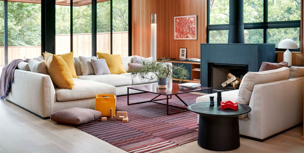 Ένα οικογενειακό σπίτι που συνδυάζει τη ζωηρότητα των χρωμάτων με τη λειτουργικότητα