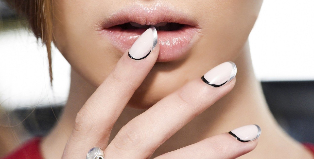 French Manicure: Τα πιο hot νέα σχέδια που αξίζει να δοκιμάσετε