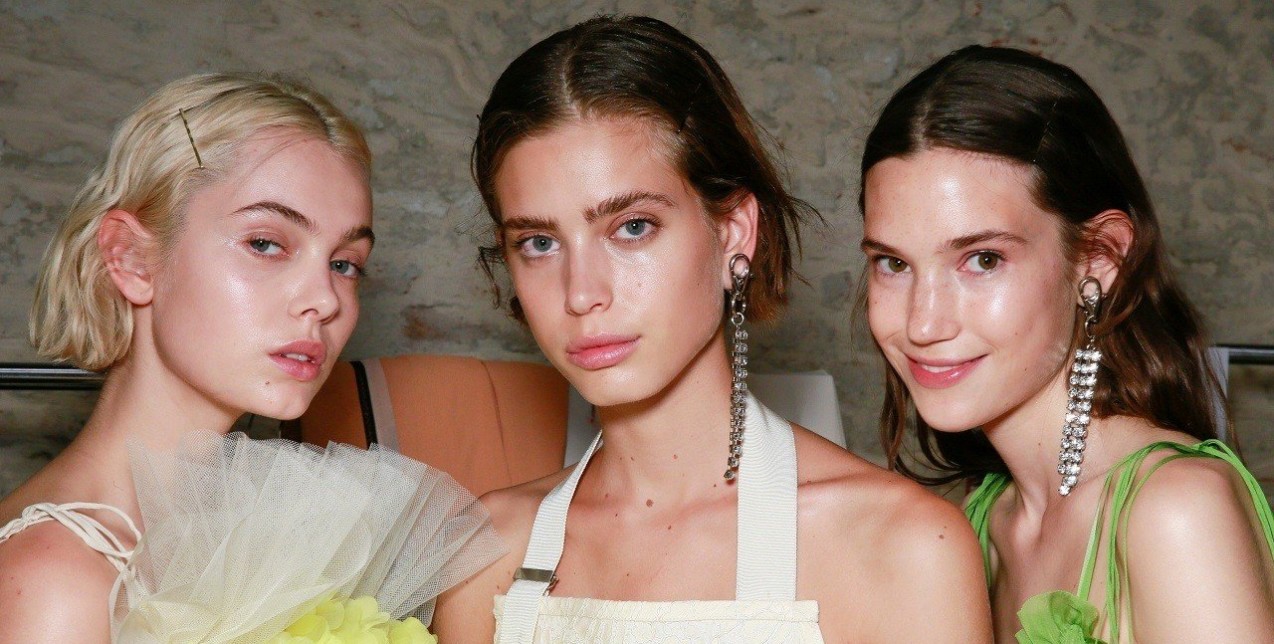 Τα beauty products που αξίζει να έχετε μαζί σας στο γραφείο