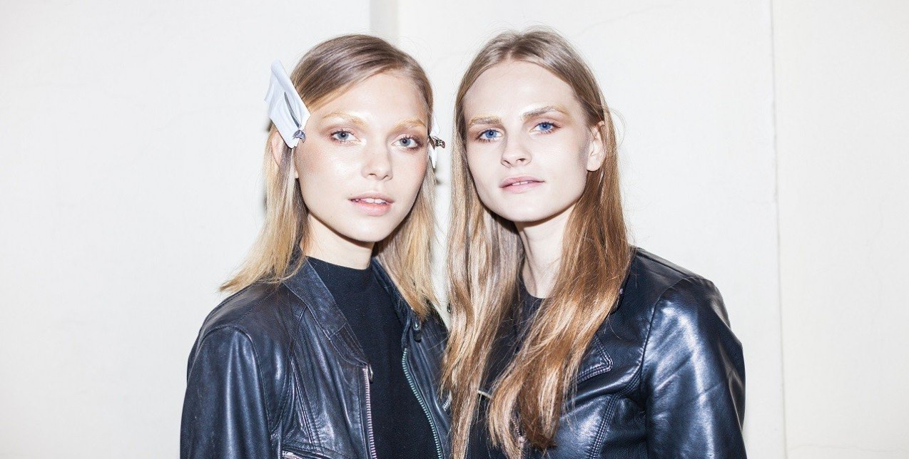 Οι πιο θρεπτικές hair masks με λάδι καρύδας που μπορείτε να φτιάξετε στο σπίτι