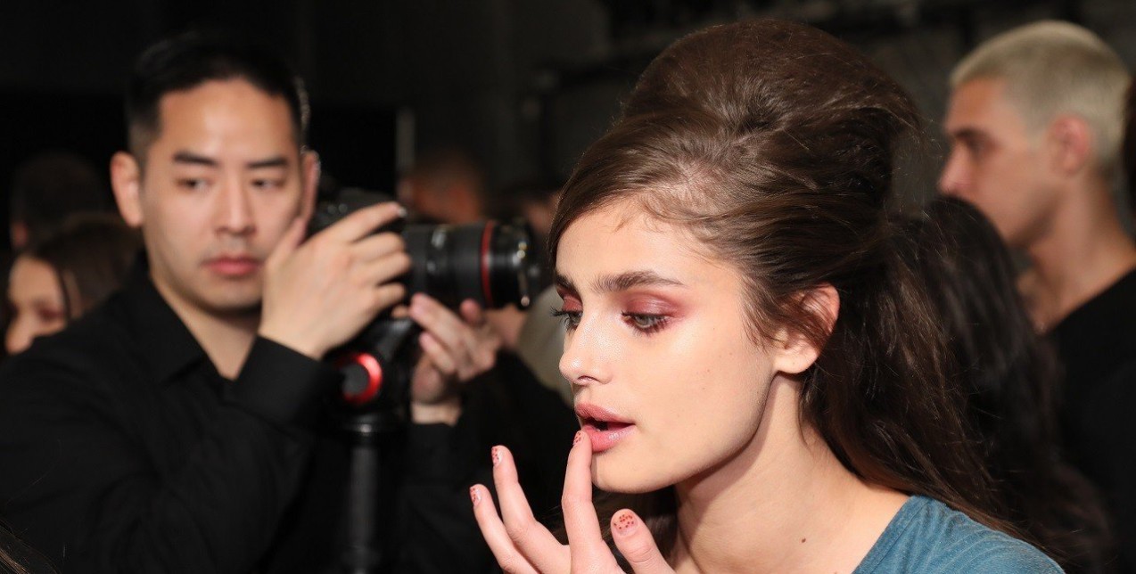 3 απίθανα φθινοπωρινά μακιγιάζ εμπνευσμένα από τις Εβδομάδες Μόδας