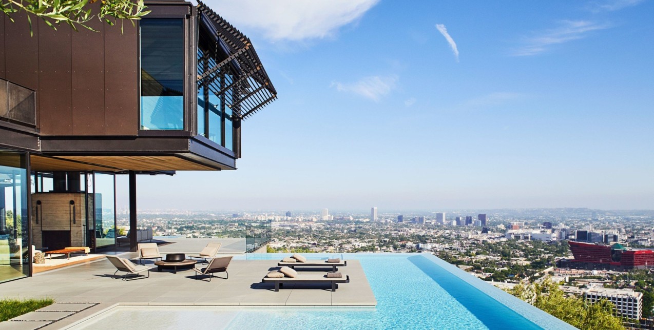 Το απίστευτο Hollywood home ενός διάσημου παραγωγού ταινιών με θέα που κόβει την ανάσα 