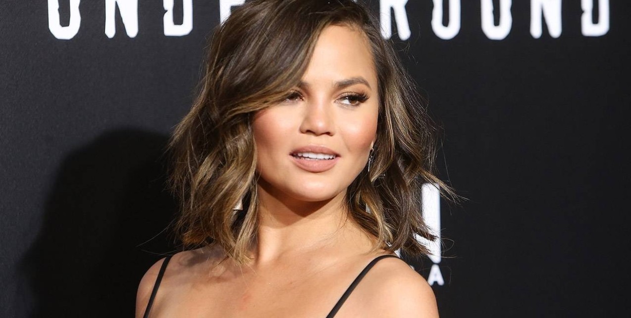Πορσελάνινη επιδερμίδα σαν της Chrissy Teigen; Η δερματολόγος της αποκαλύπτει τα μυστικά της