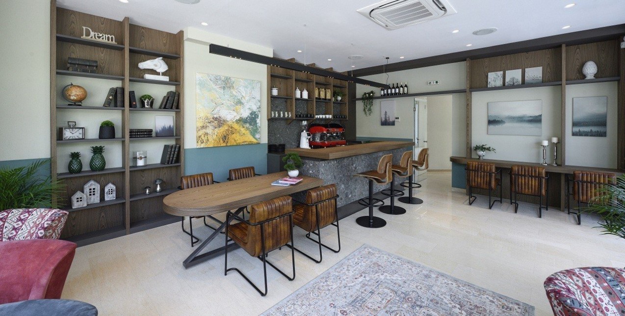 Ένας πολυχώρος δημιουργικής απασχόλησης για μικρούς και μεγάλους με minimal προσέγγιση