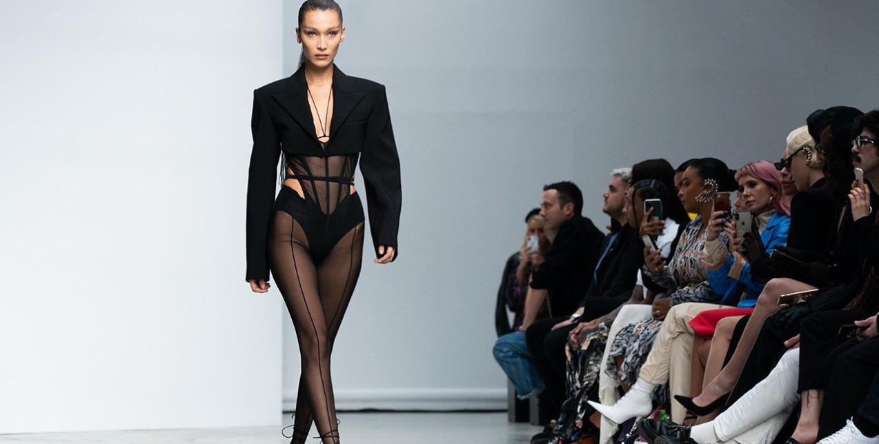 12 runway looks που απογείωσαν τη γυναικεία σεξουαλικότητα 