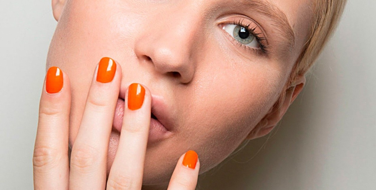 Αυτή είναι η hot απόχρωση για τα νύχια που θα μονοπωλήσει το ενδιαφέρον τον Νοέμβριο 