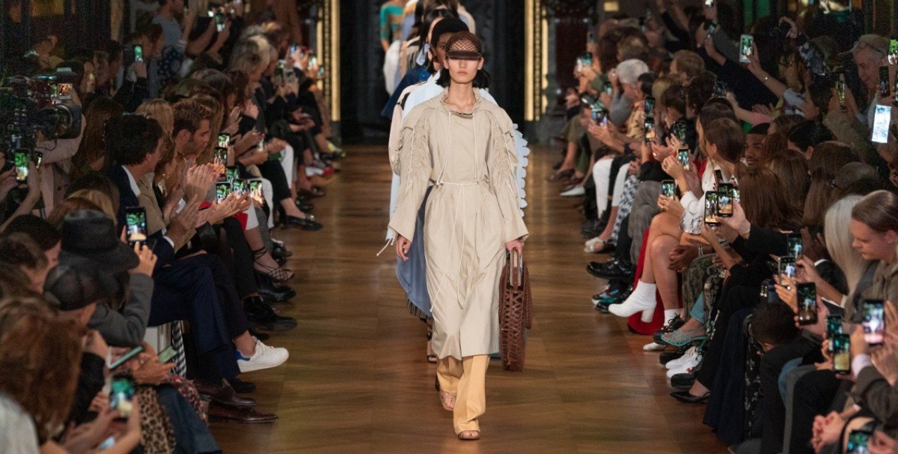 Όσα πρέπει να γνωρίζετε για την ηθική μόδα και πώς να την υιοθετήσετε 