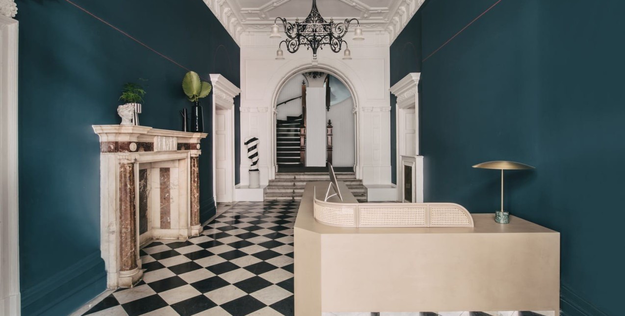 Ένα working space στο Λονδίνο που αναδεικνύει τον μινιμαλισμό 