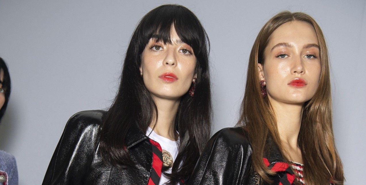 Δημιουργήστε τα τέλεια ζυγωματικά με τις σωστές κινήσεις μακιγιάζ 