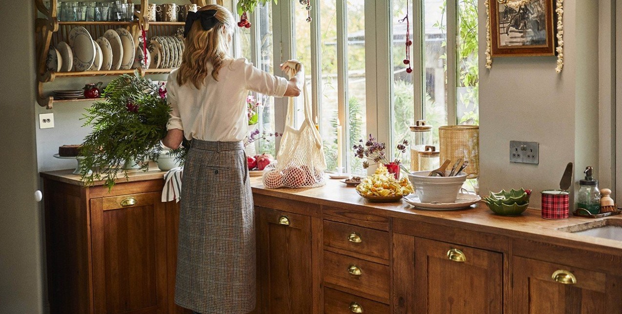 Στο ατμοσφαιρικό σπίτι της Amanda Brooks στο Ηνωμένο Βασίλειο