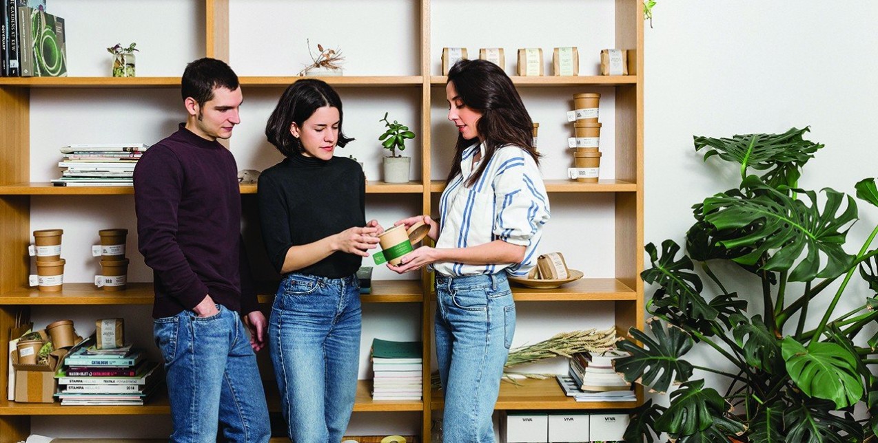 Μια ομάδα τριών νέων και δημιουργικών γεωπόνων από τη Θεσσαλονίκη συστήνει τη Rhoeco στους λάτρεις των βοτάνων