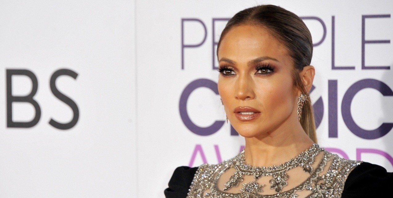 Τα makeup looks των celebrities που θα μας εμπνεύσουν για τα χριστουγεννιάτικα events 