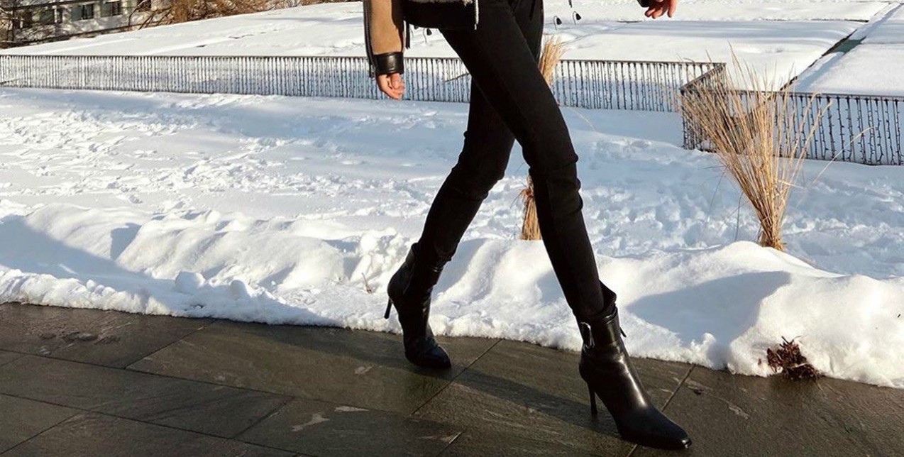 9 κομμάτια που ταιριάζουν άψογα με τα black jeans σας 