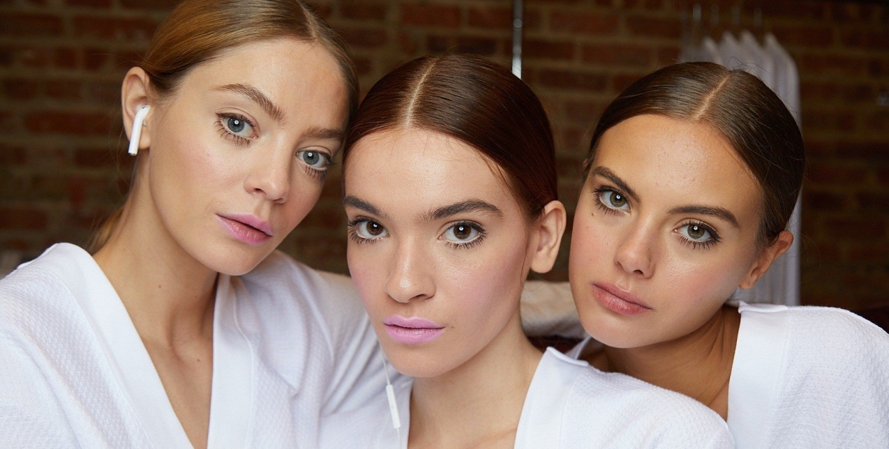 Pillow Face: Πώς θα σταματήσετε να ξυπνάτε με πρησμένο πρόσωπο