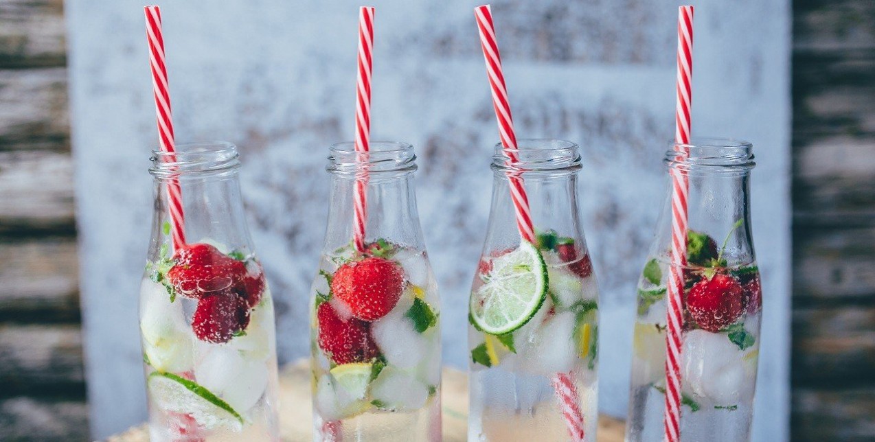 5 πρωτότυπα και δροσιστικά ροφήματα που φέρνουν πιο γρήγορα την άνοιξη 