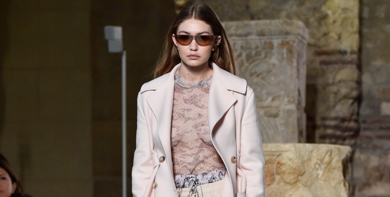 PFW: Οι οίκοι Lanvin, Chloé & Maison Margiela αναδεικνύουν νέες εικόνες κομψότητας και καλλιτεχνικής ανησυχίας 