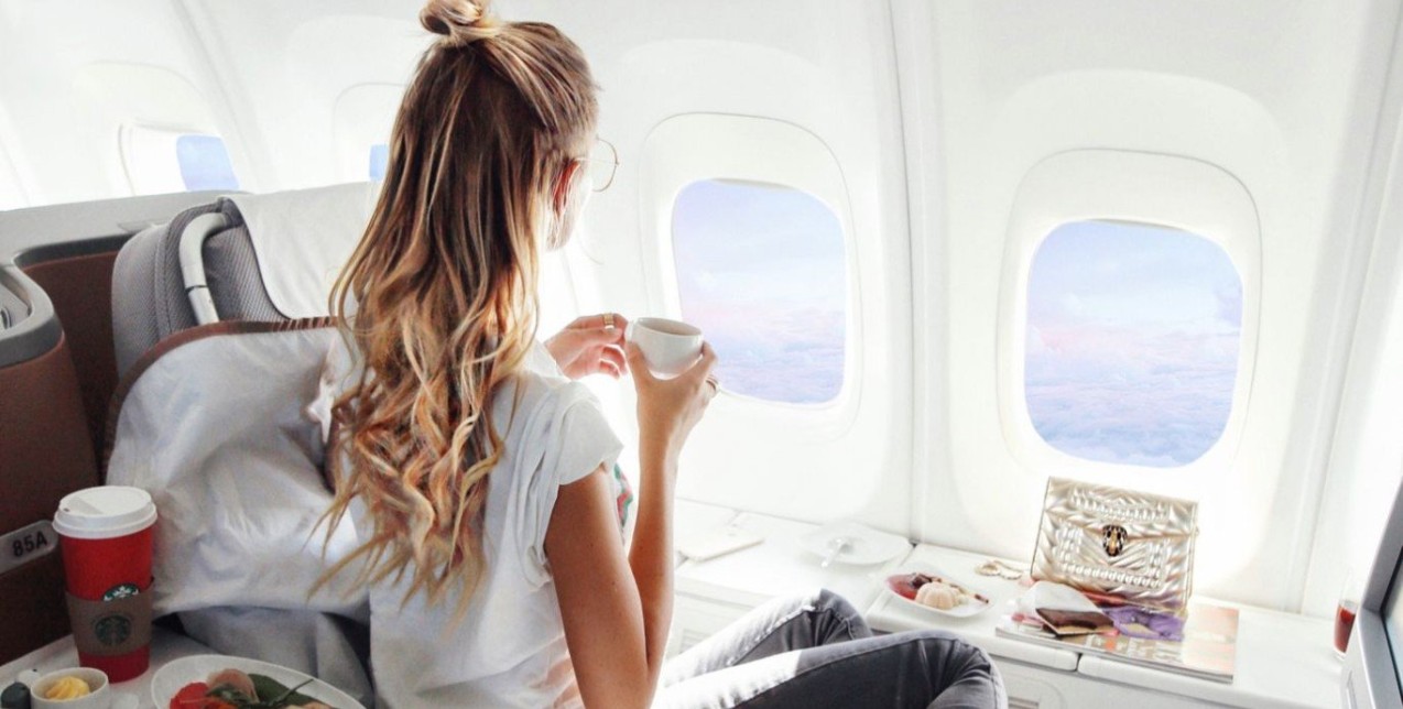 Τα snacks και τα ροφήματα που δεν πρέπει να καταναλώνετε κατά τη διάρκεια μιας πτήσης
