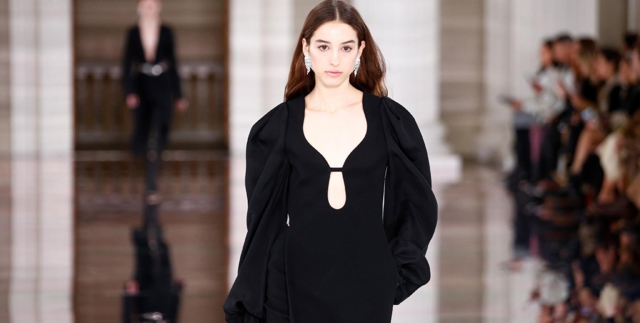 London Fashion Week: Εντυπωσίασαν Victoria Beckham και Richard Quinn με τα κομψά και ανατρεπτικά shows τους 