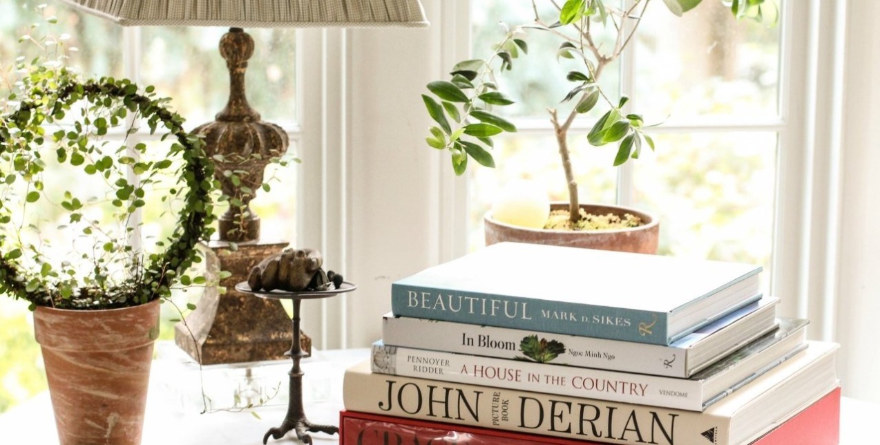 5 υπέροχα ρομαντικά μυθιστορήματα που θα σας κρατήσουν την απόλυτη συντροφιά μένοντας σπίτι 