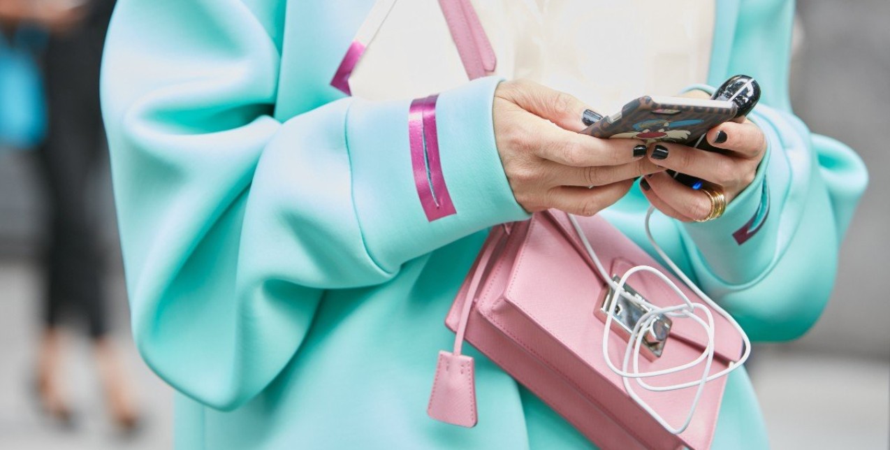 Οι χρωματικοί συνδυασμοί που αξίζει να δοκιμάσετε σε αυτή τη μεταβατική σεζόν 