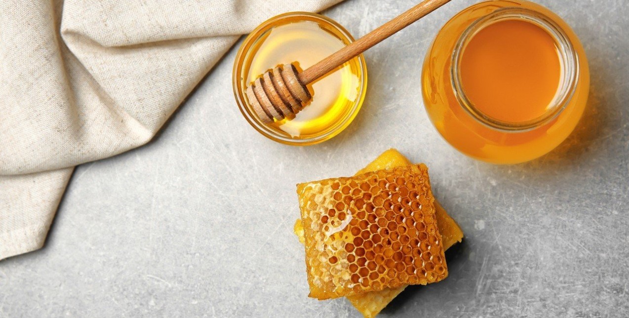 8 φυσικές λύσεις που καταπολεμούν τον πονόλαιμο κι έχετε ήδη στο σπίτι σας 