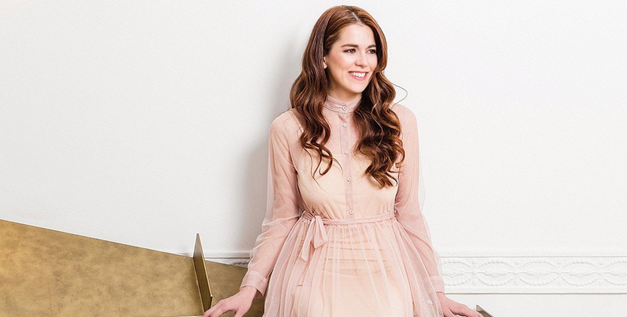 Η Μαρία Παπαφωτίου υποδύεται την Πηνελόπη Δέλτα και ζει το το ερωτικό της αδιέξοδο με τον Ίωνα Δραγούμη επί σκηνής 