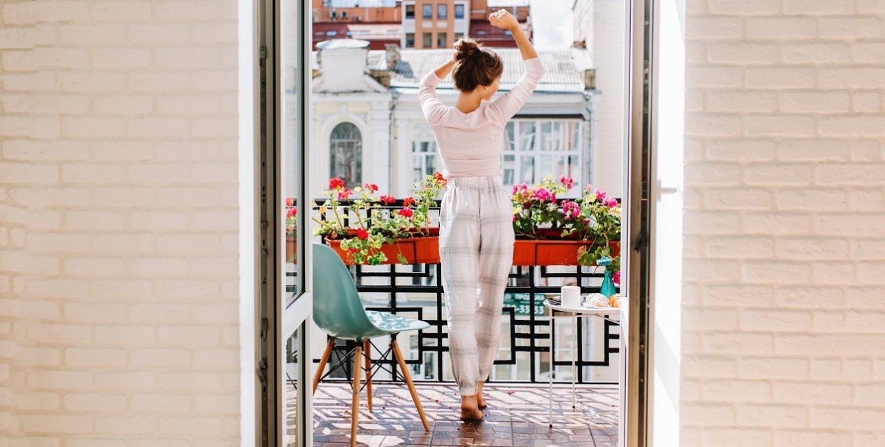 Φέρτε την άνοιξη στο μπαλκόνι σας με αυτά τα έξυπνα tips διακόσμησης