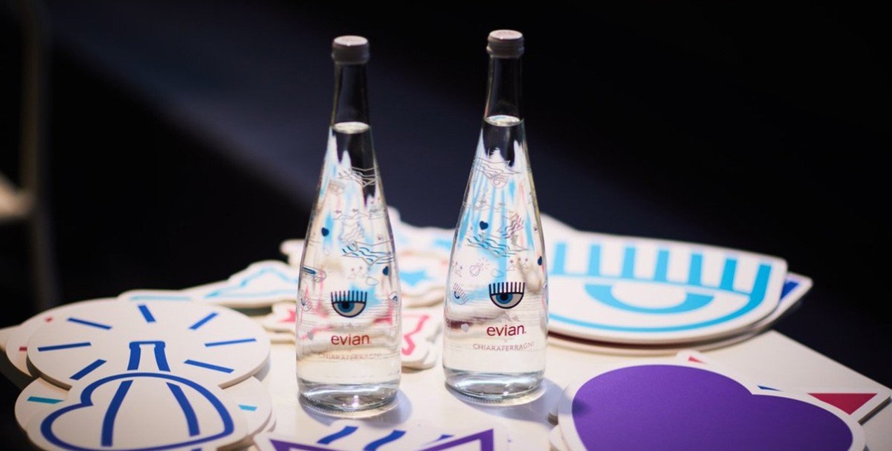 Η Chiara Ferragni σχεδιάζει για την Evian 