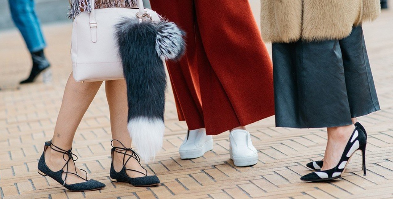 Η μετάβαση από τα ανοιχτά στα κλειστά παπούτσια