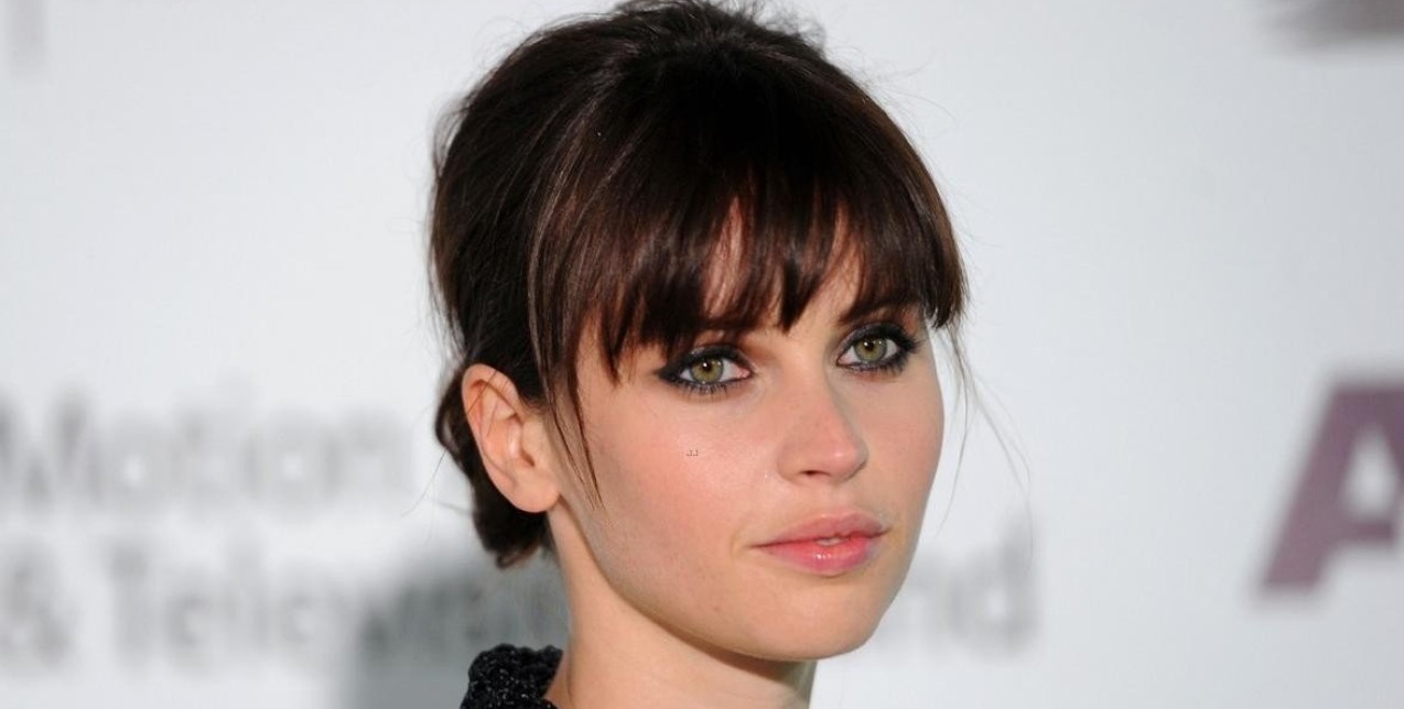 Τα χτενίσματα που γίνονται μέσα σε 5 λεπτά και είναι τέλεια για την επόμενη βιντεοκλήση σας 