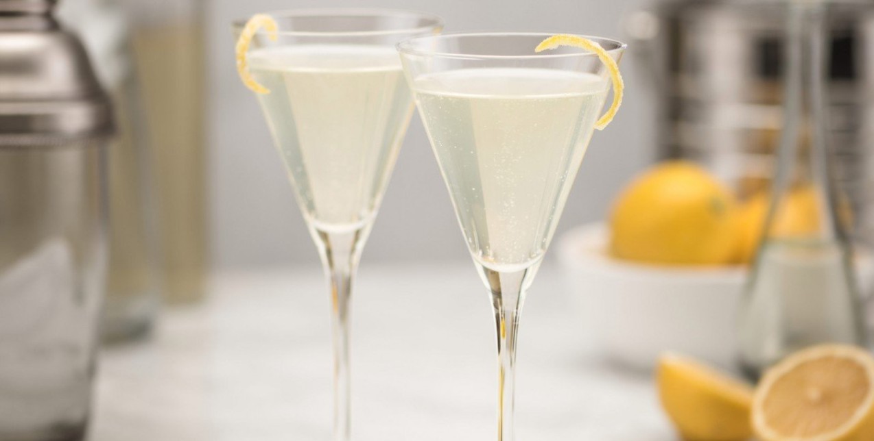 4 γευστικά cocktails που μπορείτε να φτιάξετε σήμερα απολαμβάνοντας μια ανοιξιάτικη Κυριακή 