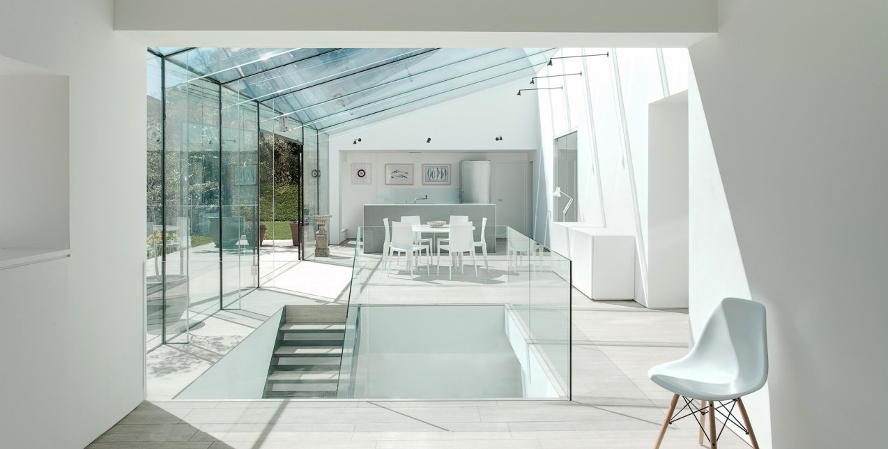 Interior Lovers: Πώς το «Glass House» μετατράπηκε σε ένα σύγχρονο μαγικό κτίσμα 