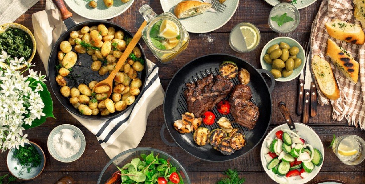 Πώς να ευχαριστηθείτε το πασχαλινό σας γεύμα χωρίς να νιώθετε υπερκορεσμό και φούσκωμα