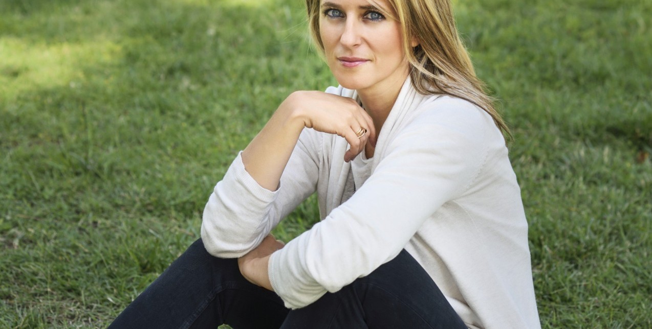 Editor of the day Ελένη Ανδρεάδη: «Οι ιστορίες ίσως τελικά είναι ακόμα πιο σημαντικές σήμερα, γιατί είναι ένας τρόπος να συνδεθούμε»