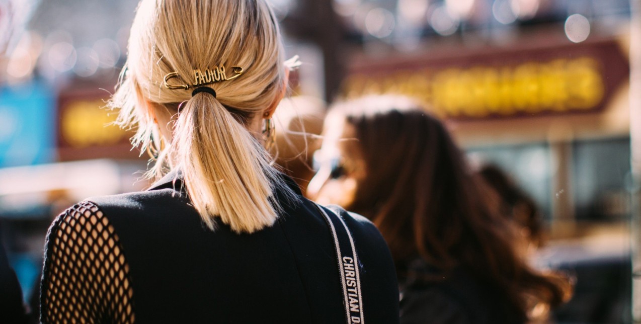 Θέλετε αέρα fashionista σε κάθε εμφάνισή σας; Τα χτενίσματα που μπορείτε να δοκιμάσετε μόνες σας για να το πετύχετε 