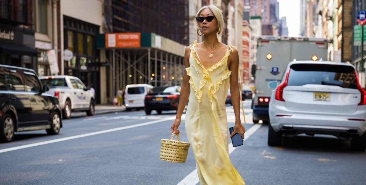 Yellow Vibes: Μάθετε πώς θα εντάξετε στις εμφανίσεις σας το πιο hot right now χρώμα της σεζόν