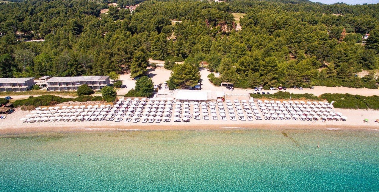 Χαλκιδική Updated: Αυτά είναι τα beach bars του πρώτου ποδιού που μπορείτε να επισκεφτείτε αυτό το τριήμερο 