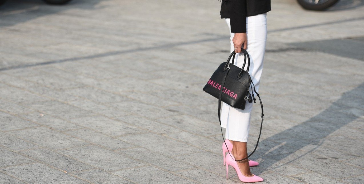 Τα χρώματα στα παπούτσια που δεν πρέπει να λείπουν από την καλοκαιρινή σας συλλογή 