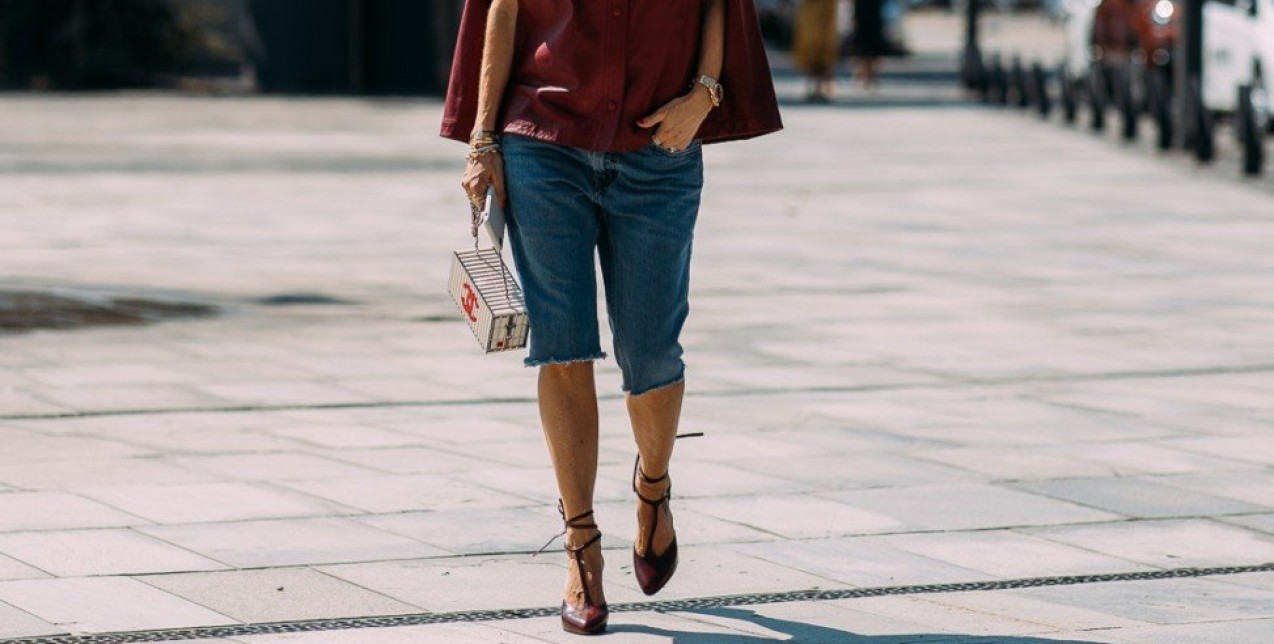 Αυτά τα jeans shorts θα δείξουν τα πόδια σας πιο καλλίγραμμα και ψηλά