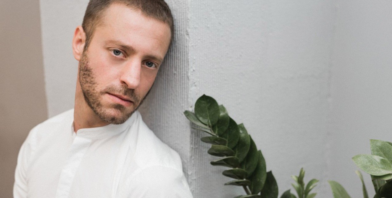 Ο Μιχάλης Συριόπουλος μας εκμυστηρεύεται γιατί το να είσαι ηθοποιός αποτελεί τεράστια ευλογία 