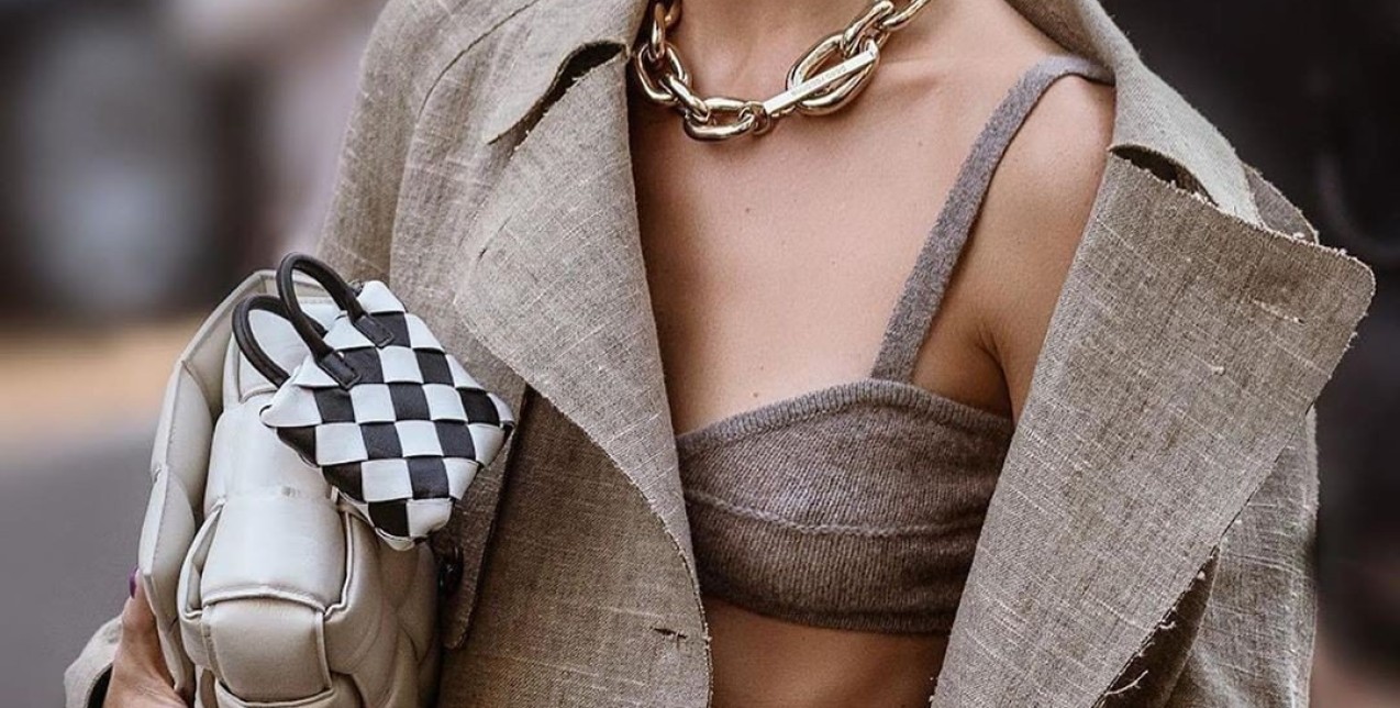 Οι πιο απροσδόκητες τάσεις του φετινού καλοκαιριού που μας διδάσκουν τα κορίτσια του street style 