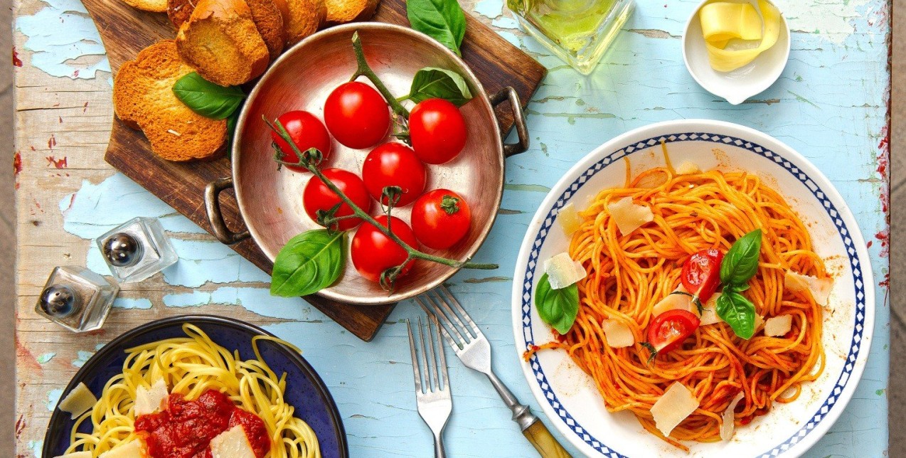 3 καλοκαιρινές μακαρονάδες που είναι τέλειες για να απολαύσετε με παρέα στο σπίτι 