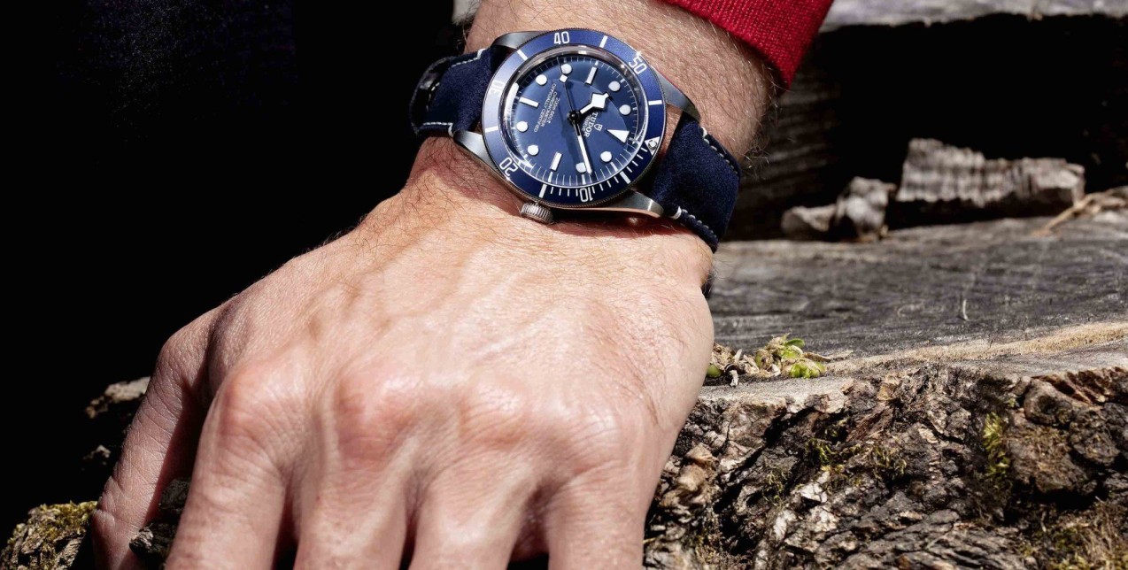 H TUDOR παρουσιάζει τη νέα έκδοση «Navy Blue» του εμβληματικού καταδυτικού μοντέλου της Black Bay Fifty-Eight
