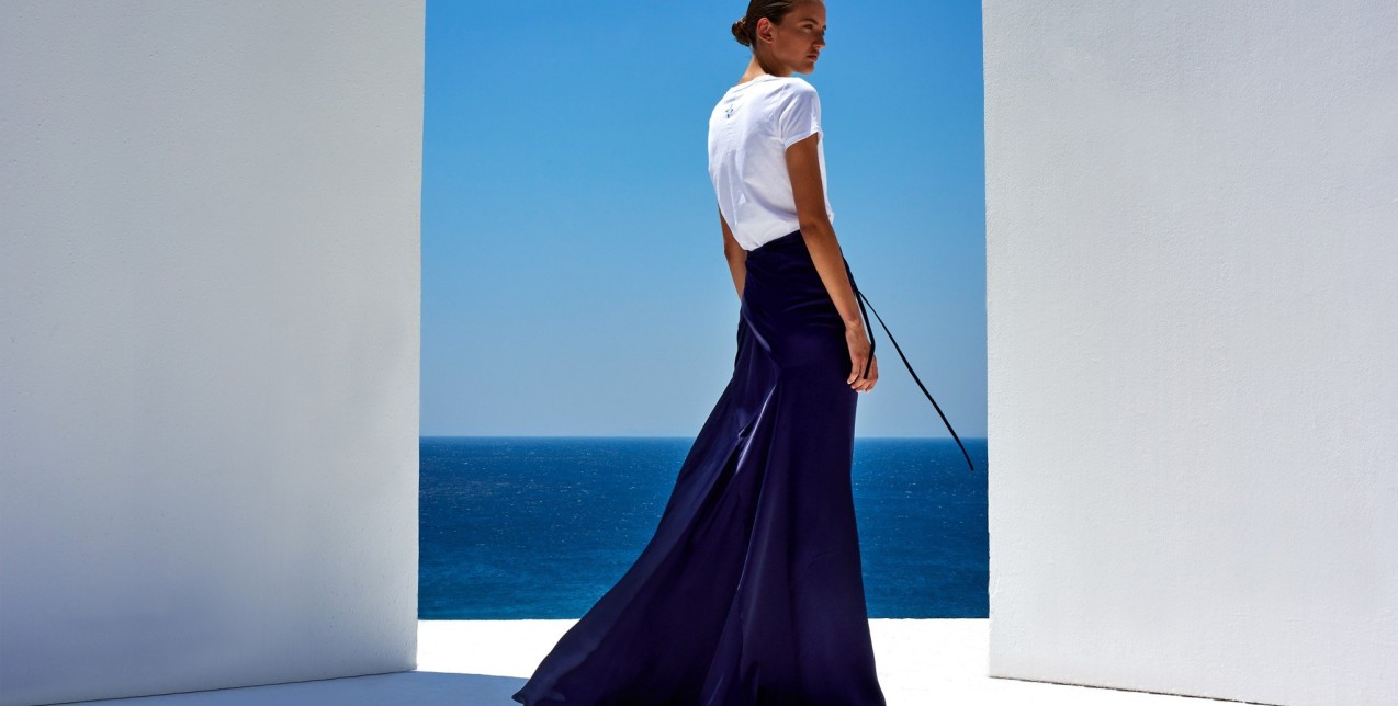 H νέα συλλογή του Άγγελου Μπράτη αποτελεί ωδή στο ελληνικό καλοκαίρι και καταφθάνει για πρώτη φορά στην ανατολική Θεσσαλονίκη 