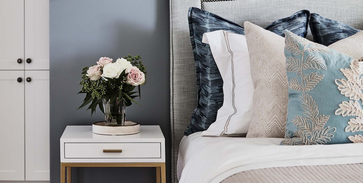 Αναβαθμίστε το κομοδίνο σας με 5 stylish τρόπους και αποκτήστε το υπνοδωμάτιο των ονείρων σας