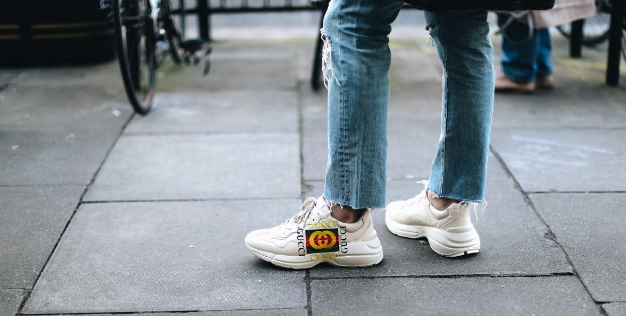 Αυτή είναι η πιο hot τάση στα τζιν που έχει κεντρίσει το ενδιαφέρον όλων των fashionistas 