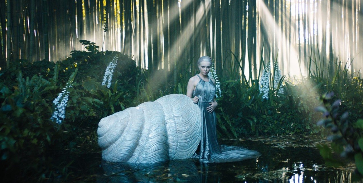 Παρακολουθήσαμε διαδικτυακά την παρουσίαση της νέας fall 2020 haute couture συλλογής του Christian Dior που αποτέλεσε ένα ιδιαίτερο κάλεσμα στη φύση 