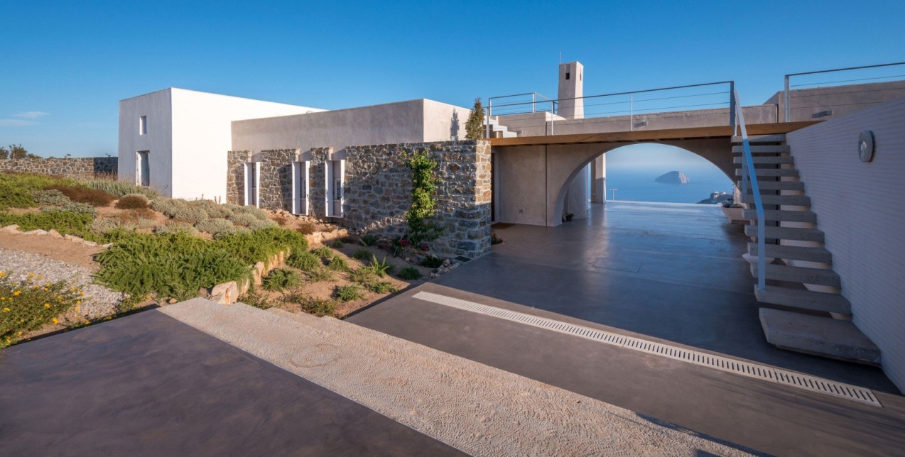 To "Clover House" στα Κύθηρα αποτελεί ένα αρχιτεκτονικό αριστούργημα που αξίζει να ανακαλύψετε 